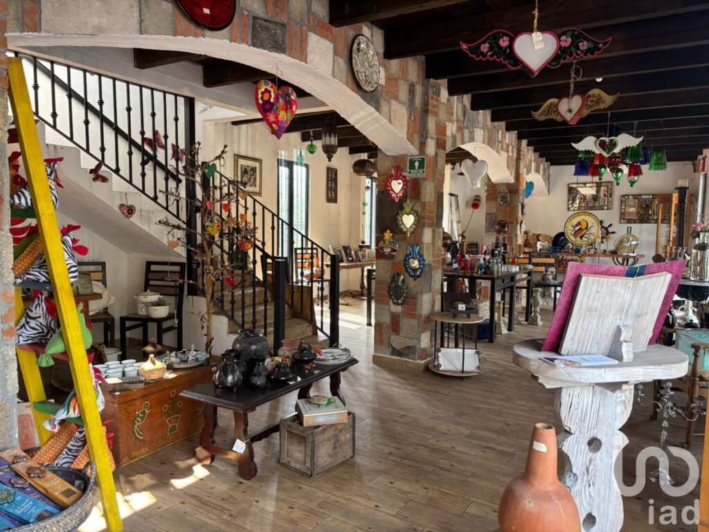 Se vende Plaza comercial en Malinalco