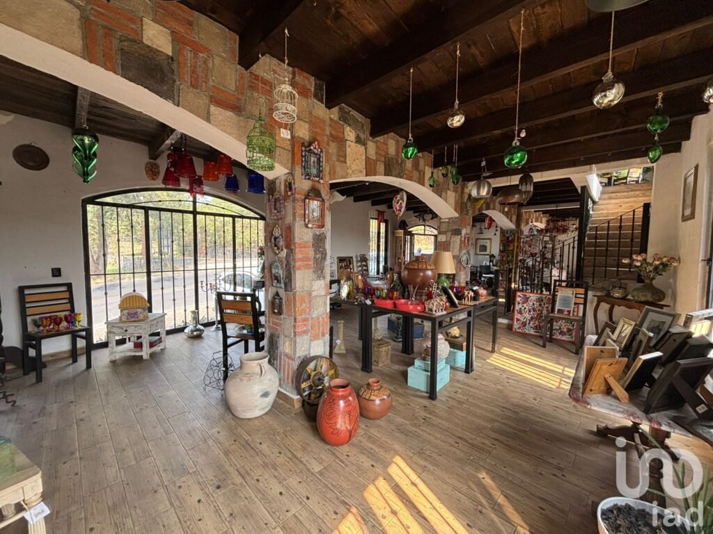 Se vende Plaza comercial en Malinalco