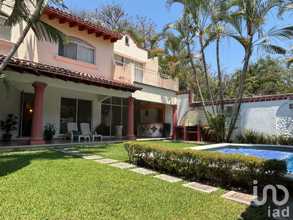 Venta Casa en Condominio con Alberca propia