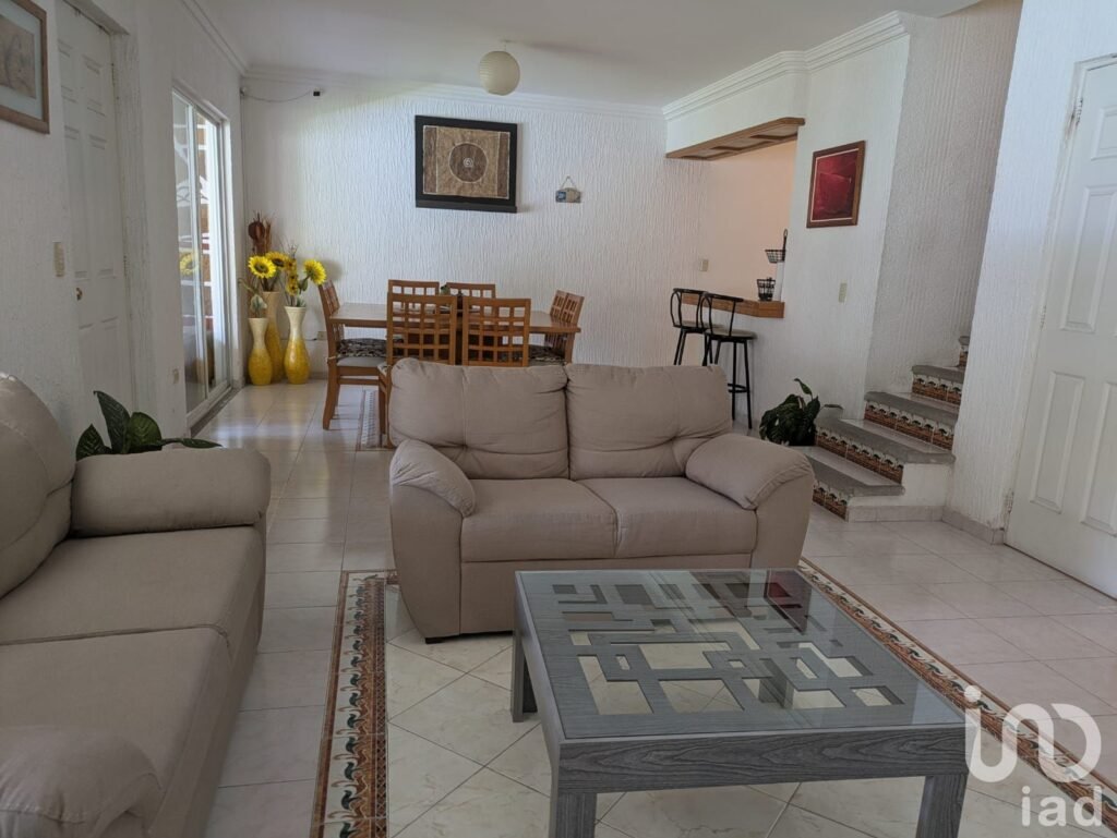 Venta Casa en Condominio con Alberca propia