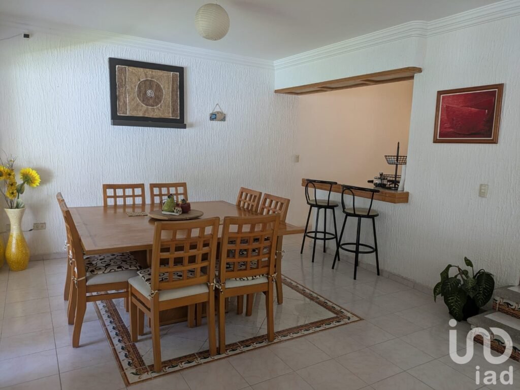 Venta Casa en Condominio con Alberca propia