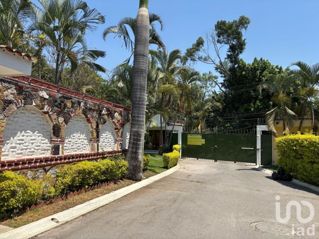 Venta Casa en Condominio con Alberca propia