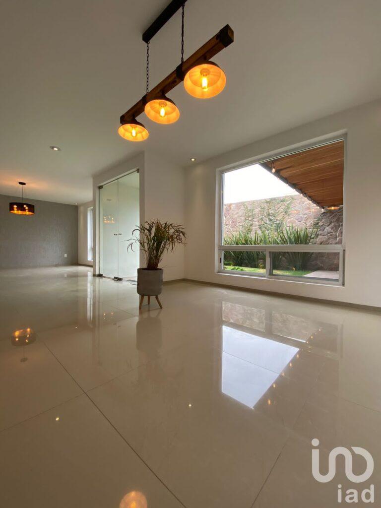 VENTA DE CASA EN FRACCIONAMIENTO SIERRA AZUL ZONA PONIENTE EN LA CIUDAD DE SAN LUIS POTOSI