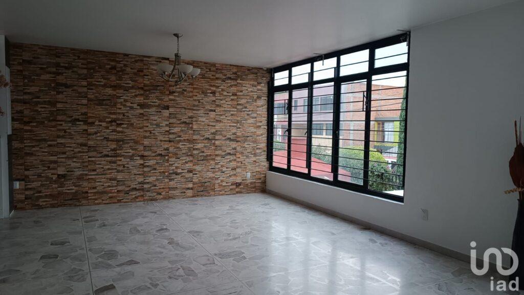 VENTA - CASA EN TLALPAN, COL. VILLA LÁZARO CARDENAS  CERCA DE LA PLAZA PASEO ACOXPA, CDMX.