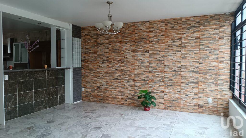 VENTA - CASA EN TLALPAN, COL. VILLA LÁZARO CARDENAS  CERCA DE LA PLAZA PASEO ACOXPA, CDMX.