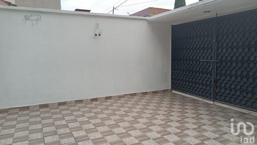 VENTA - CASA EN TLALPAN, COL. VILLA LÁZARO CARDENAS  CERCA DE LA PLAZA PASEO ACOXPA, CDMX.