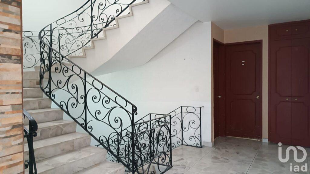 VENTA - CASA EN TLALPAN, COL. VILLA LÁZARO CARDENAS  CERCA DE LA PLAZA PASEO ACOXPA, CDMX.