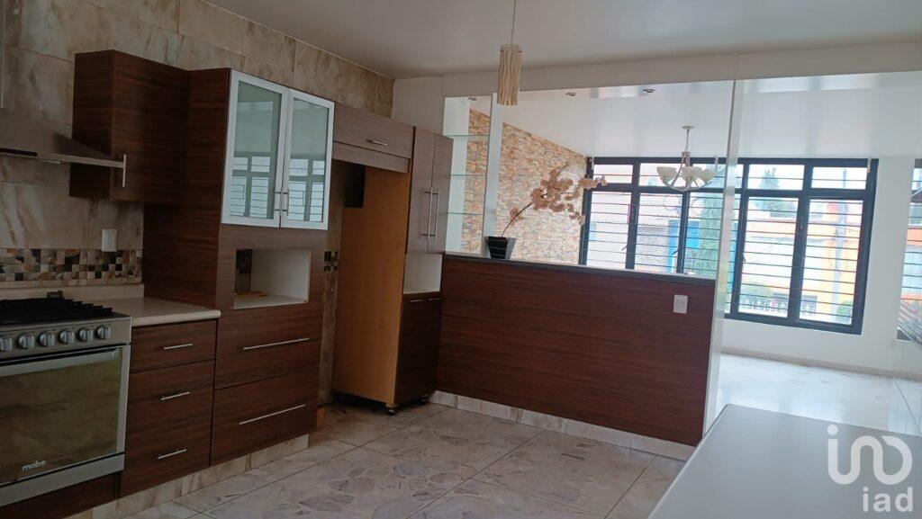 VENTA - CASA EN TLALPAN, COL. VILLA LÁZARO CARDENAS  CERCA DE LA PLAZA PASEO ACOXPA, CDMX.