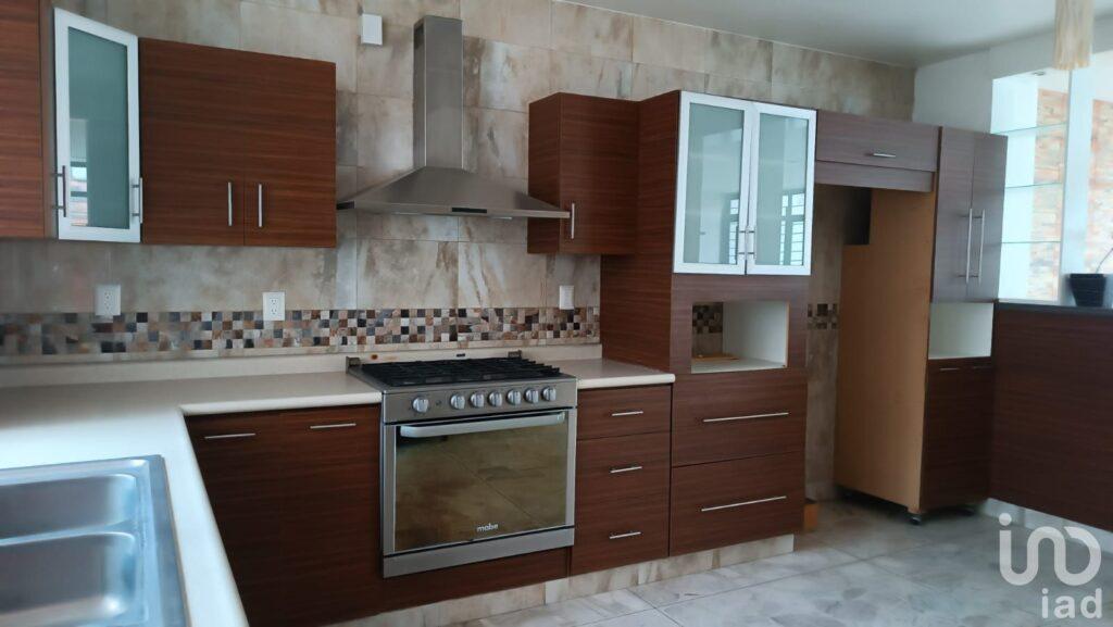 VENTA - CASA EN TLALPAN, COL. VILLA LÁZARO CARDENAS  CERCA DE LA PLAZA PASEO ACOXPA, CDMX.