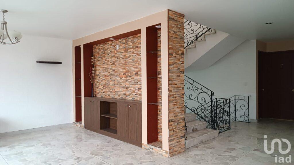 VENTA - CASA EN TLALPAN, COL. VILLA LÁZARO CARDENAS  CERCA DE LA PLAZA PASEO ACOXPA, CDMX.