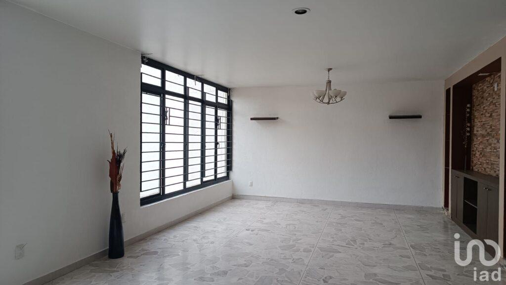 VENTA - CASA EN TLALPAN, COL. VILLA LÁZARO CARDENAS  CERCA DE LA PLAZA PASEO ACOXPA, CDMX.