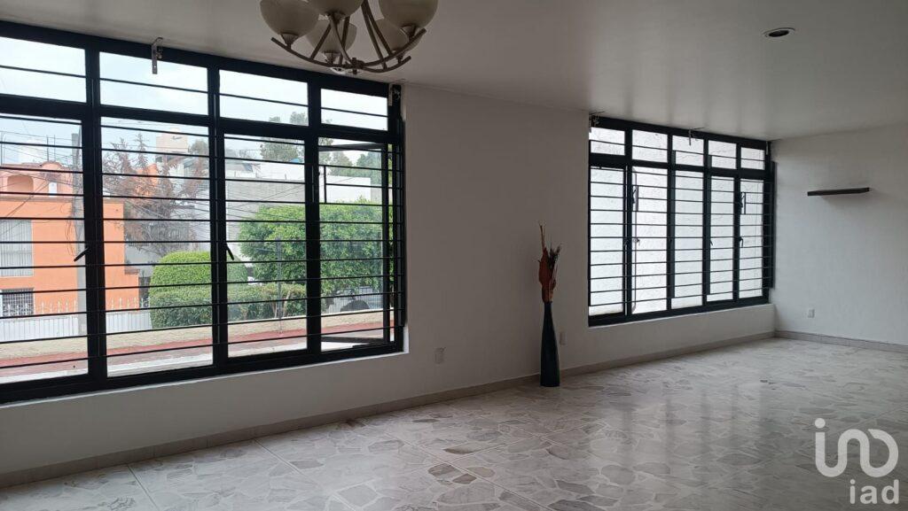 VENTA - CASA EN TLALPAN, COL. VILLA LÁZARO CARDENAS  CERCA DE LA PLAZA PASEO ACOXPA, CDMX.