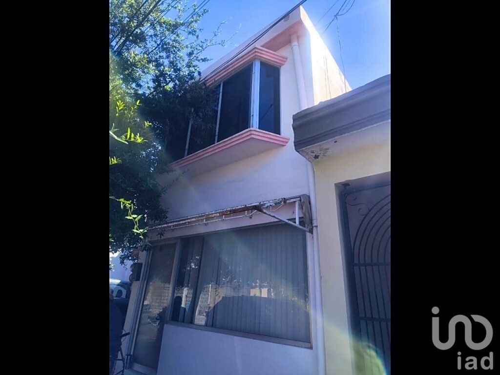 ¡Magnífica Oportunidad de Inversión! Adquiriendo esta Excelente Casa en Col. El Roble en Sán Nicolás