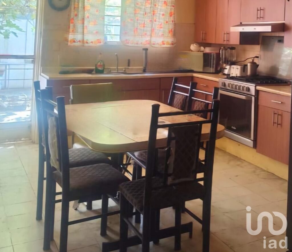 ¡Magnífica Oportunidad de Inversión! Adquiriendo esta Excelente Casa en Col. El Roble en Sán Nicolás