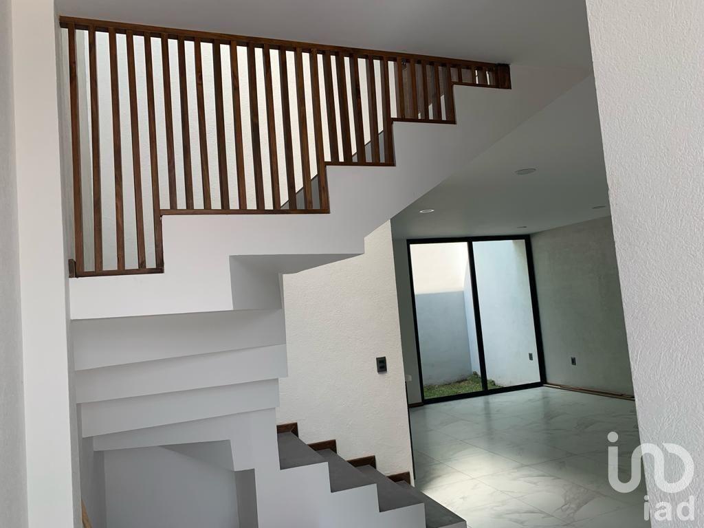 SE VENDE CASA EN LAS MARIANAS ATRAS DE VERGEL POR POLICIA Y TRANSITO MORELIA