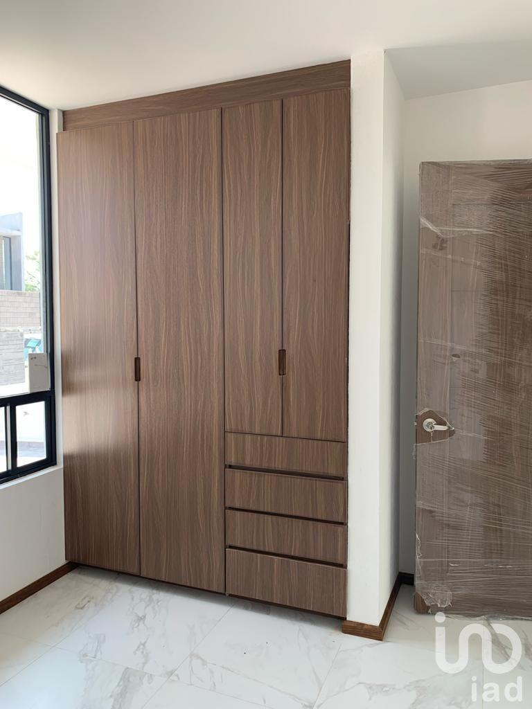 SE VENDE CASA EN LAS MARIANAS ATRAS DE VERGEL POR POLICIA Y TRANSITO MORELIA