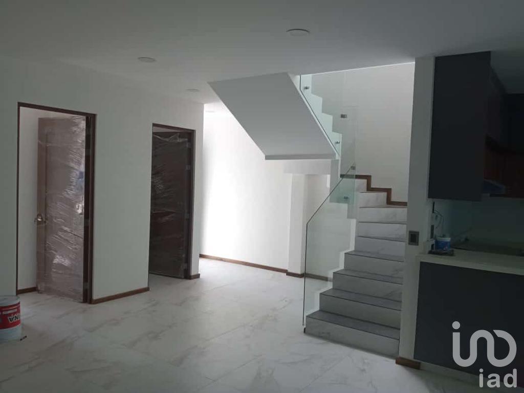 SE VENDE CASA EN LAS MARIANAS ATRAS DE VERGEL POR POLICIA Y TRANSITO MORELIA