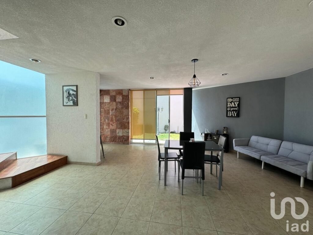 CASA EN VENTA EN CLUSTER 333 LOMAS DE ANGELOPOLIS I