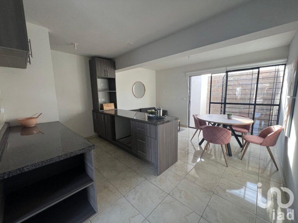 Casa En Venta En Privada Lanka, Soledad