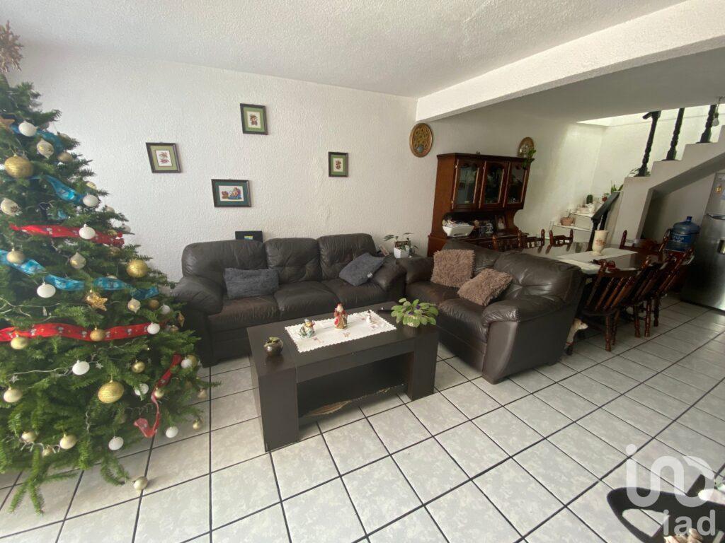 CASA EN VENTA EN JARDINES DE TORREMOLINOS MORELIA, CERCA DE LA VOZ Y AV. PERIODISMO MORELIA