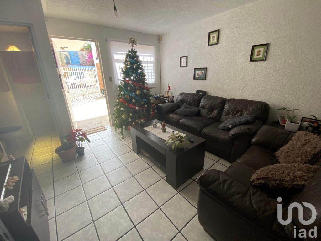 CASA EN VENTA EN JARDINES DE TORREMOLINOS MORELIA, CERCA DE LA VOZ Y AV. PERIODISMO MORELIA