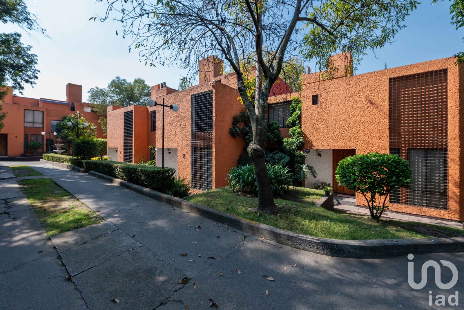 Casa en condominio en Lomas de San Angel Inn, una de las mejores ubicaciones en la zona.