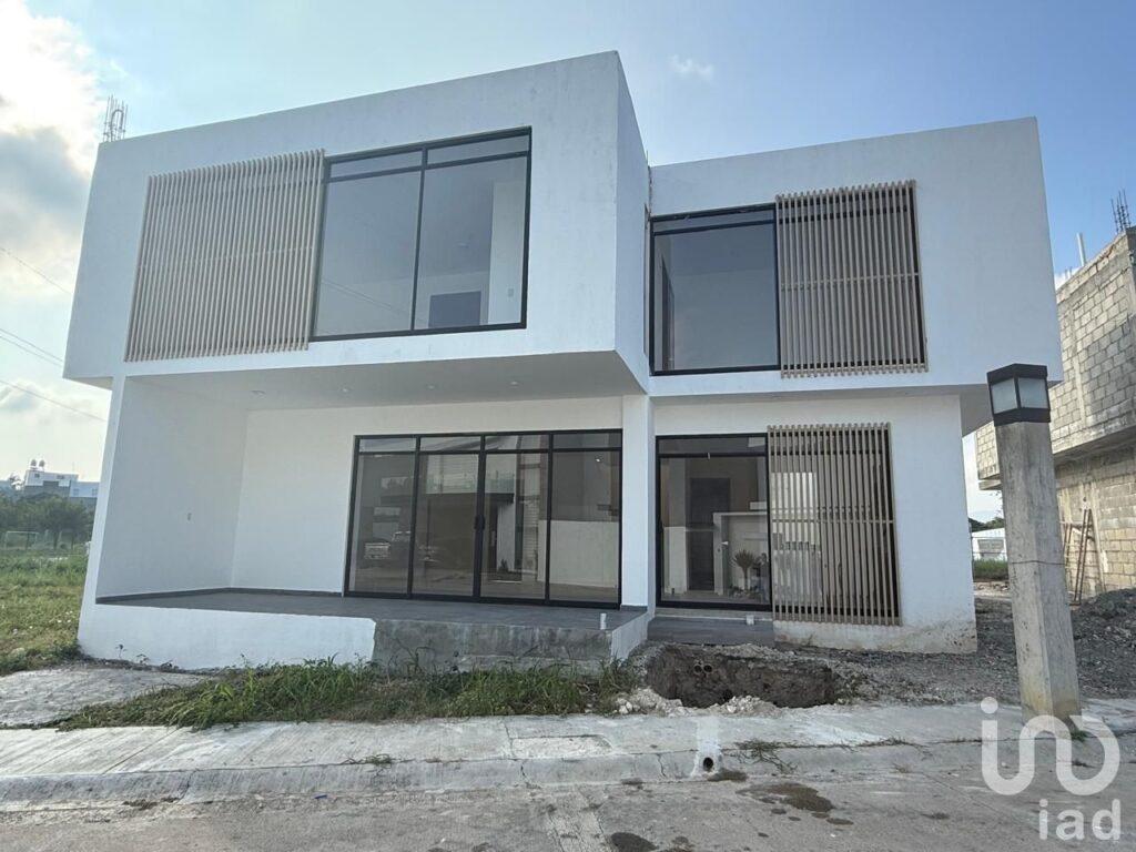 CASA EN VENTA EN RESIDENCIAL ROYAL CAMPESTRE