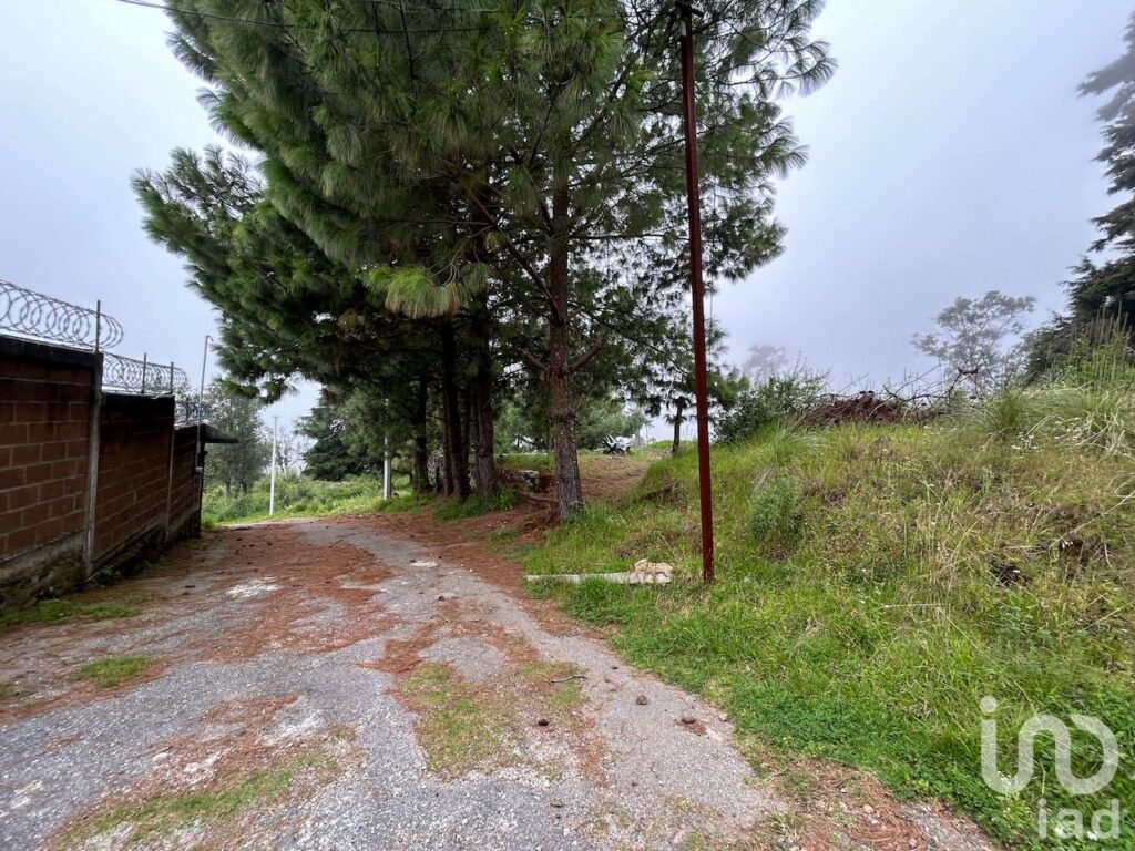 Terreno plano en venta en Huitzilac, dentro de fraccionamiento Valle de los soles