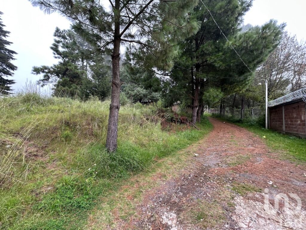 Terreno plano en venta en Huitzilac, dentro de fraccionamiento Valle de los soles