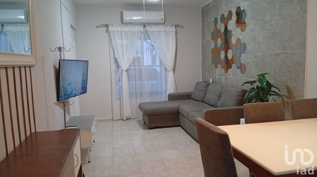 Casa Amueblada en Santa Fe, Playa del Carmen, 2 Recamaras, 2 baños, 2 cajones estacionamiento