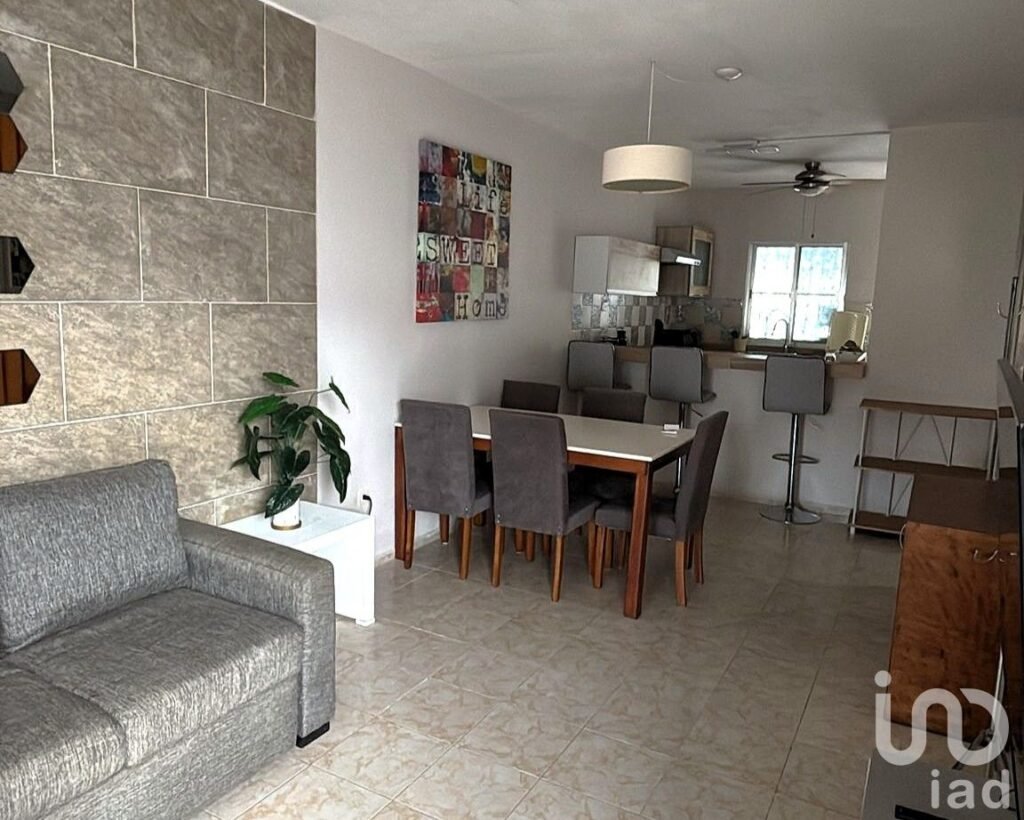 Casa Amueblada en Santa Fe, Playa del Carmen, 2 Recamaras, 2 baños, 2 cajones estacionamiento