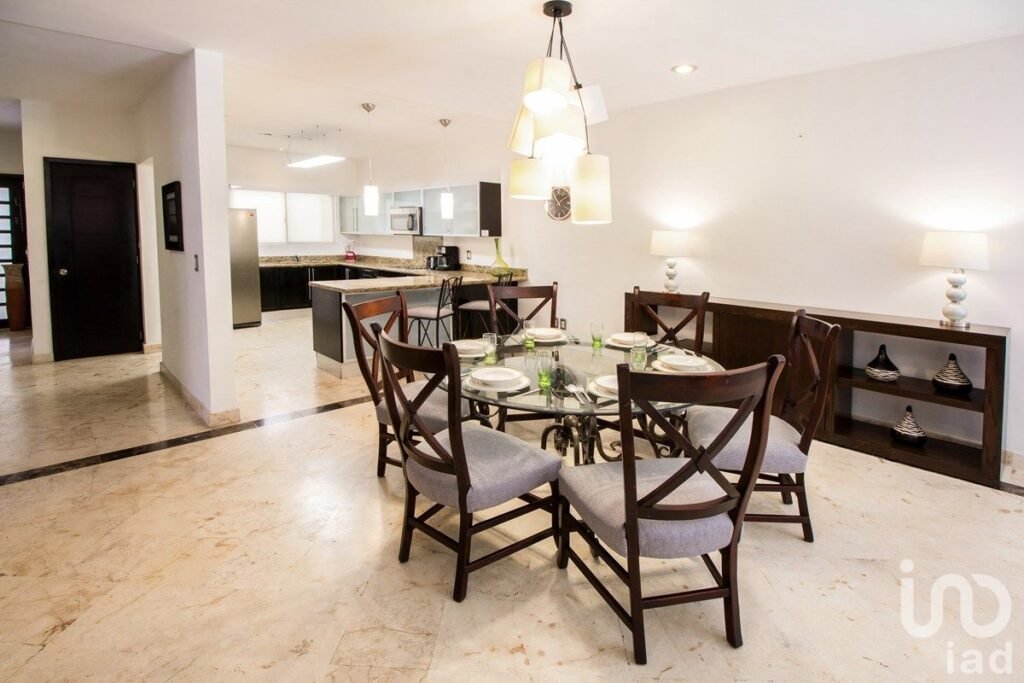 Condo Frente a la playa, de 3 recamaras a pasos de la 5a Avenida