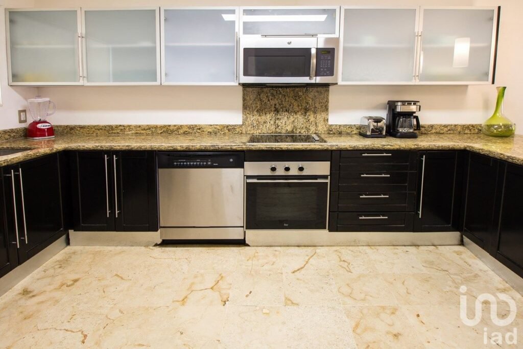 Condo Frente a la playa, de 3 recamaras a pasos de la 5a Avenida