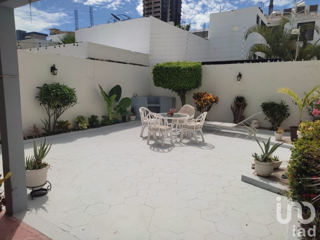 CASA EN VENTA EN EL DORADO - ZONA DORADA DE MAZATLÁN