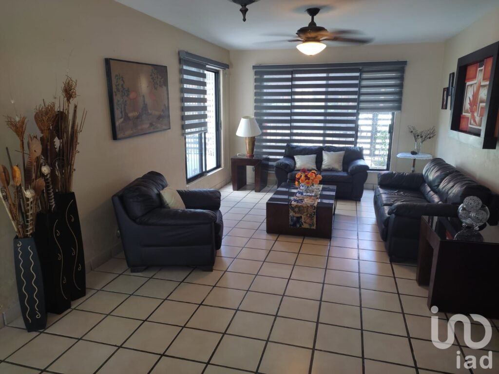 CASA EN VENTA EN EL DORADO - ZONA DORADA DE MAZATLÁN