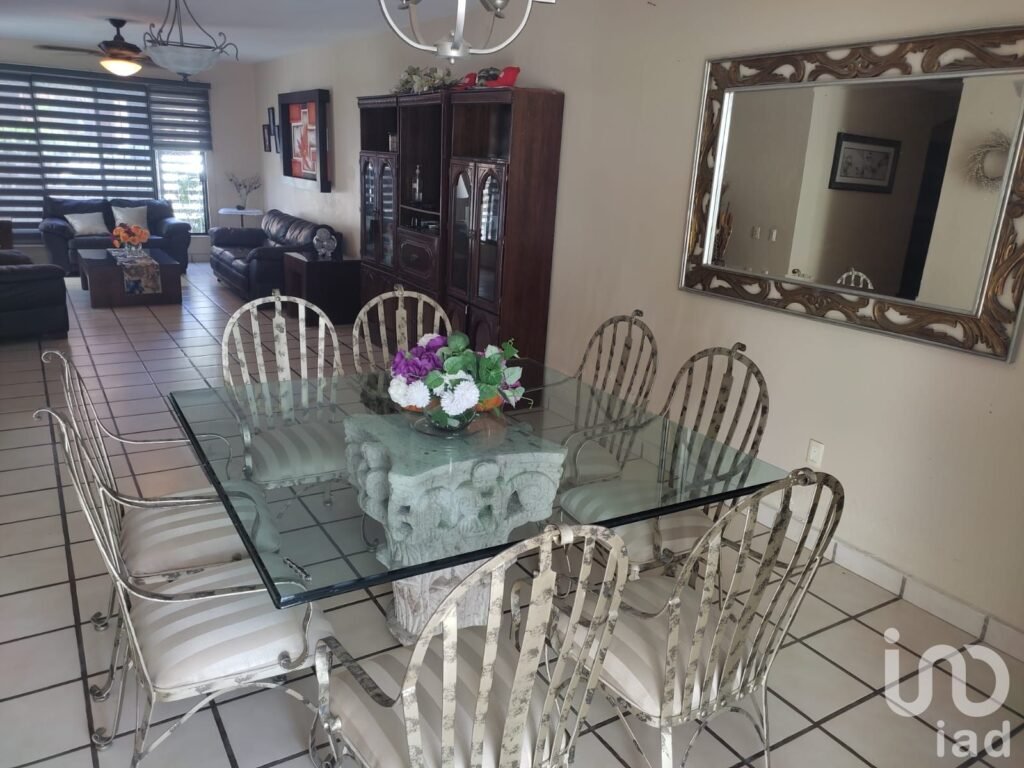 CASA EN VENTA EN EL DORADO - ZONA DORADA DE MAZATLÁN