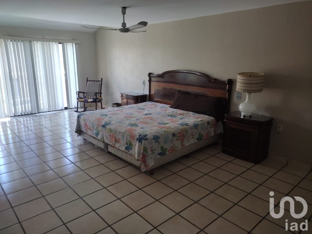 CASA EN VENTA EN EL DORADO - ZONA DORADA DE MAZATLÁN