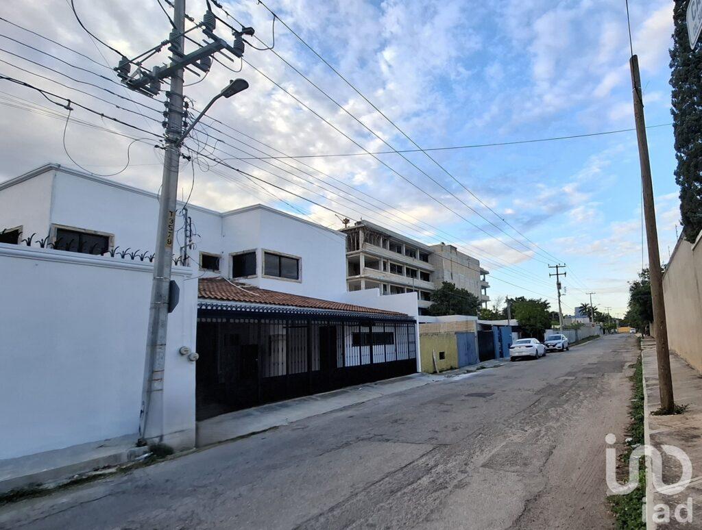 VENTA AMPLIA CASA EN ESQUINA EN COLONIA BENITO JUAREZ NORTE, MERIDA, YUCATAN.