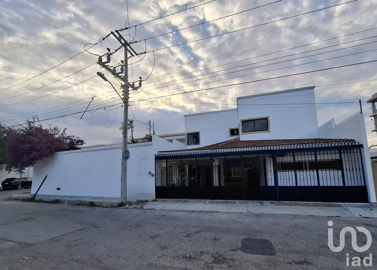 VENTA AMPLIA CASA EN ESQUINA EN COLONIA BENITO JUAREZ NORTE, MERIDA, YUCATAN.