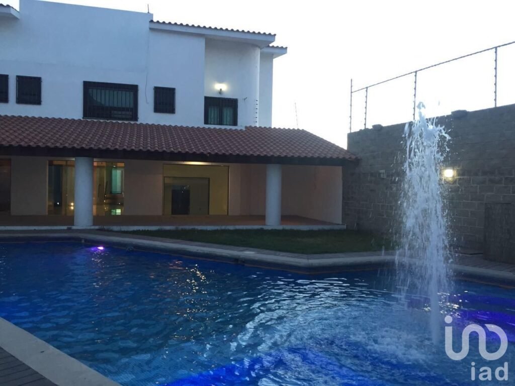 Hermosa casa con alberca en Fracc San Miguel