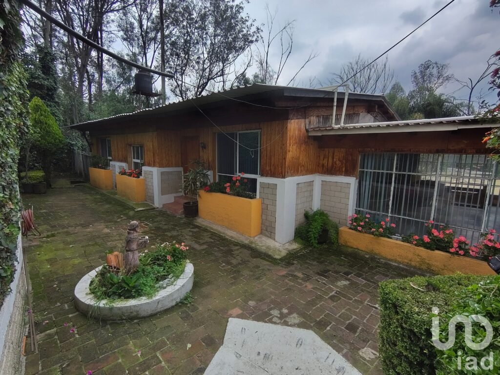 Oportunidad Inversionistas: Propiedad de 600m² con 3 Casas y Alberca en Lago de Guadalupe