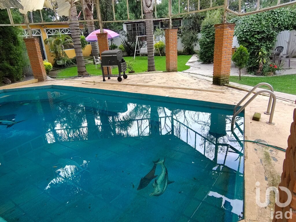 Oportunidad Inversionistas: Propiedad de 600m² con 3 Casas y Alberca en Lago de Guadalupe