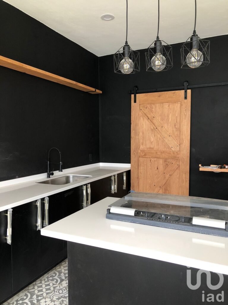 LOMAS DE CORTÉS EN CUERNAVACA, CON SEGURIDAD DENTRO DE UN FRACCIONAMIENTO...