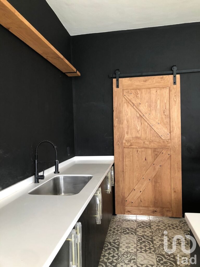 LOMAS DE CORTÉS EN CUERNAVACA, CON SEGURIDAD DENTRO DE UN FRACCIONAMIENTO...