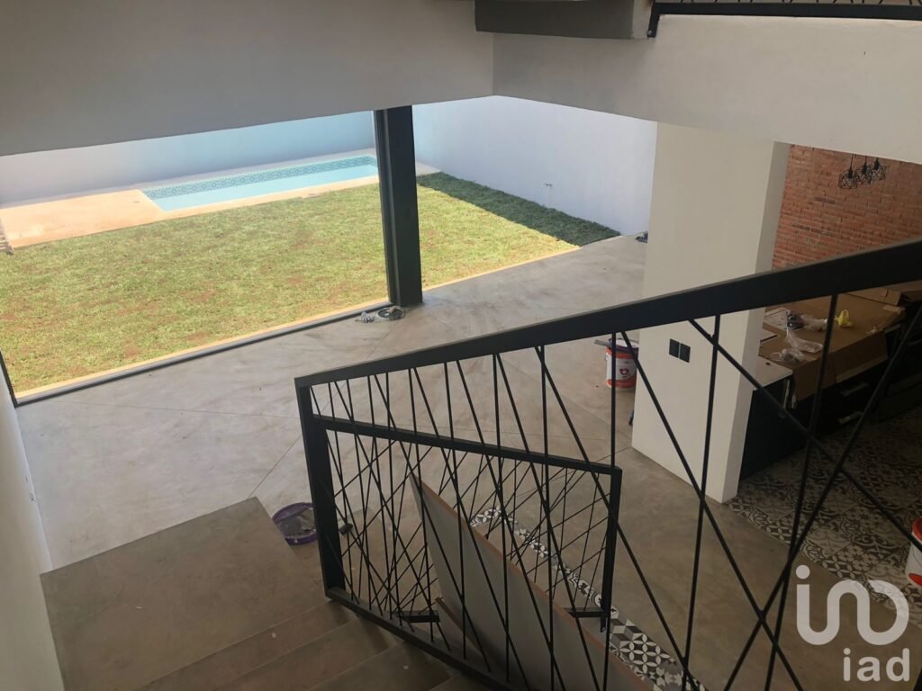 LOMAS DE CORTÉS EN CUERNAVACA, CON SEGURIDAD DENTRO DE UN FRACCIONAMIENTO...