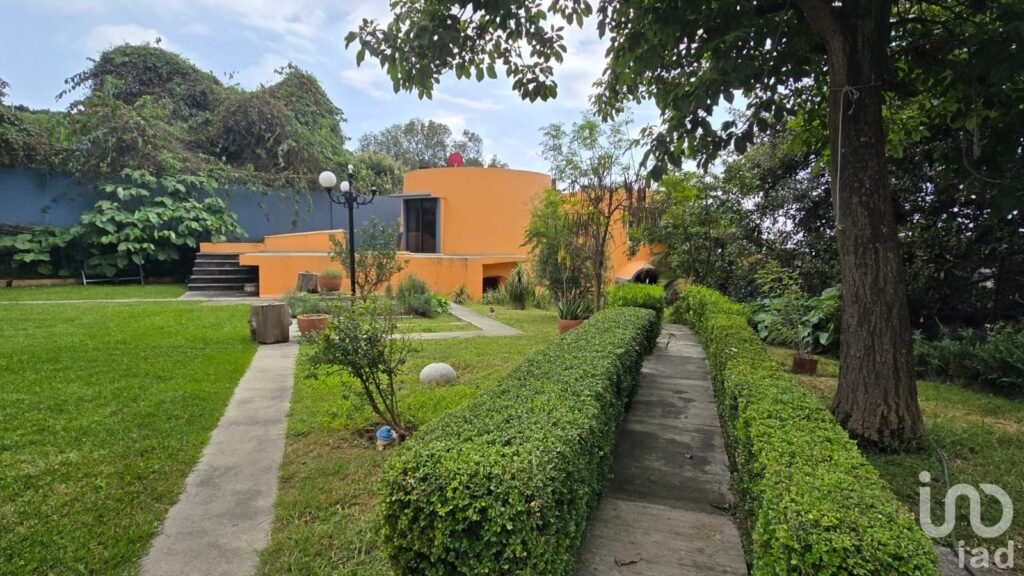 RENTA  DE CASA EN RANCHO CORTÉS EN PRIVADA CON AMPLIO JARDÍN...