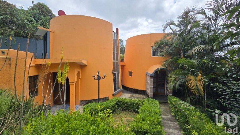 RENTA  DE CASA EN RANCHO CORTÉS EN PRIVADA CON AMPLIO JARDÍN...