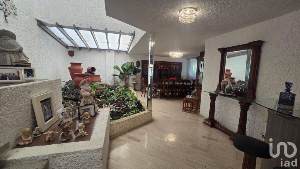 COLONIA  MARAVILLAS, CON UN ESTILO CUERNAVACA MODERNO SE VENDE CASA...