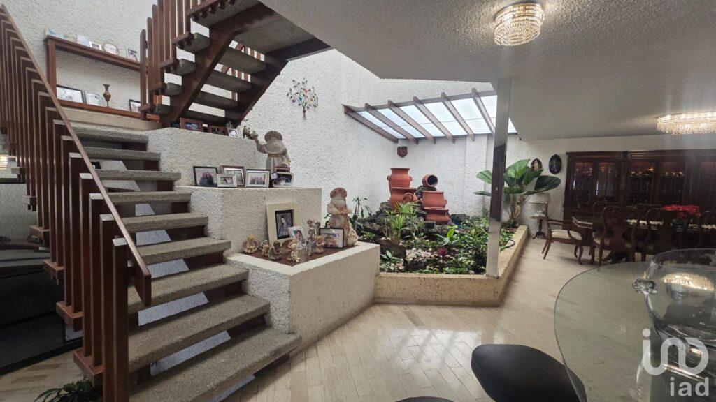 COLONIA  MARAVILLAS, CON UN ESTILO CUERNAVACA MODERNO SE VENDE CASA...
