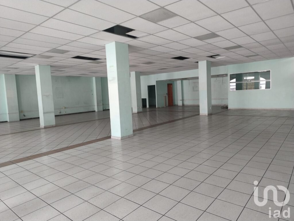 LOCAL COMERCIAL EN RENTA EN LAS PALMAS EXCELENTE UBICACIÓN...